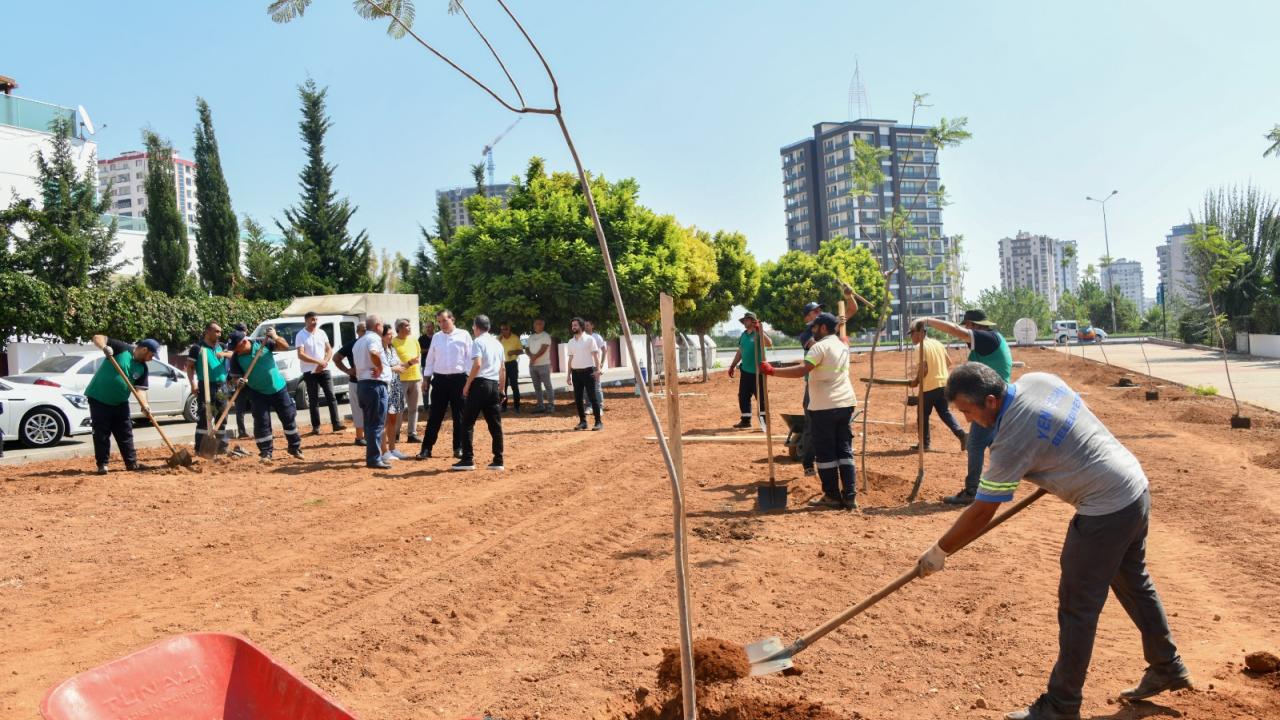 Başkan Özyiğit, “Bir metre asfalt yapıyorsak onun yerine de beş ağaç dikmeliyiz”