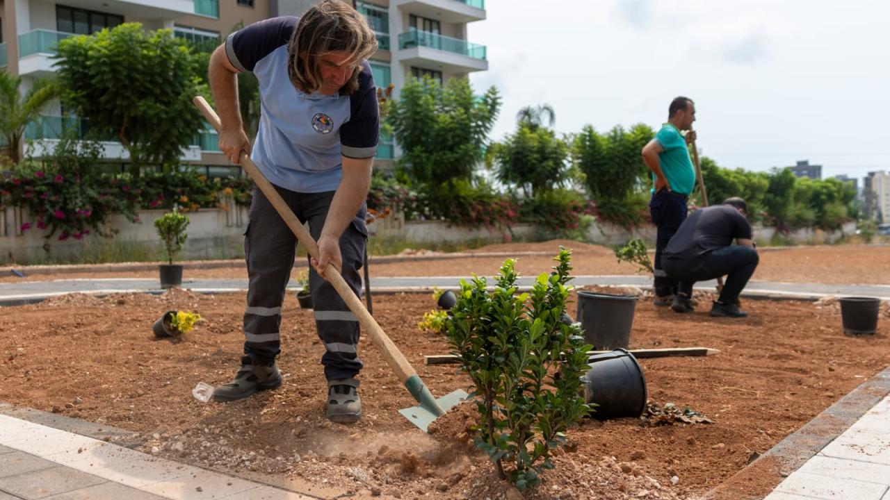 Yenişehir Belediyesi kenti yeşillendirmeye devam ediyor