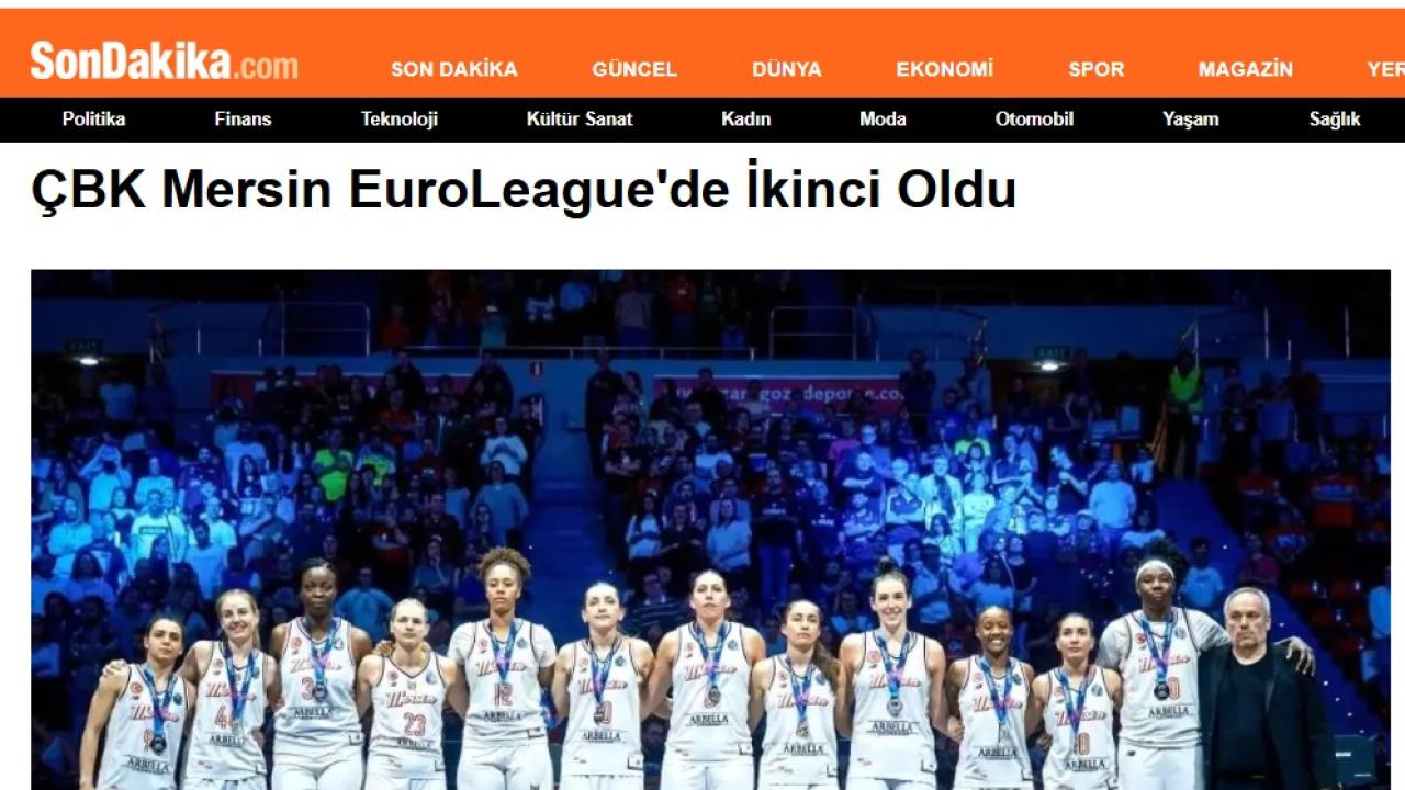 Vatandaşlar maç heyecanını Yenişehir Belediyesinin kurduğu dev ekranda yaşadı