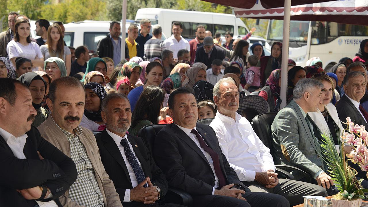 Yenişehir Belediyesi 23 Nisan Ulusal Egemenlik Ve Çocuk Bayramını  Karahacılı Köyünde Kutladı