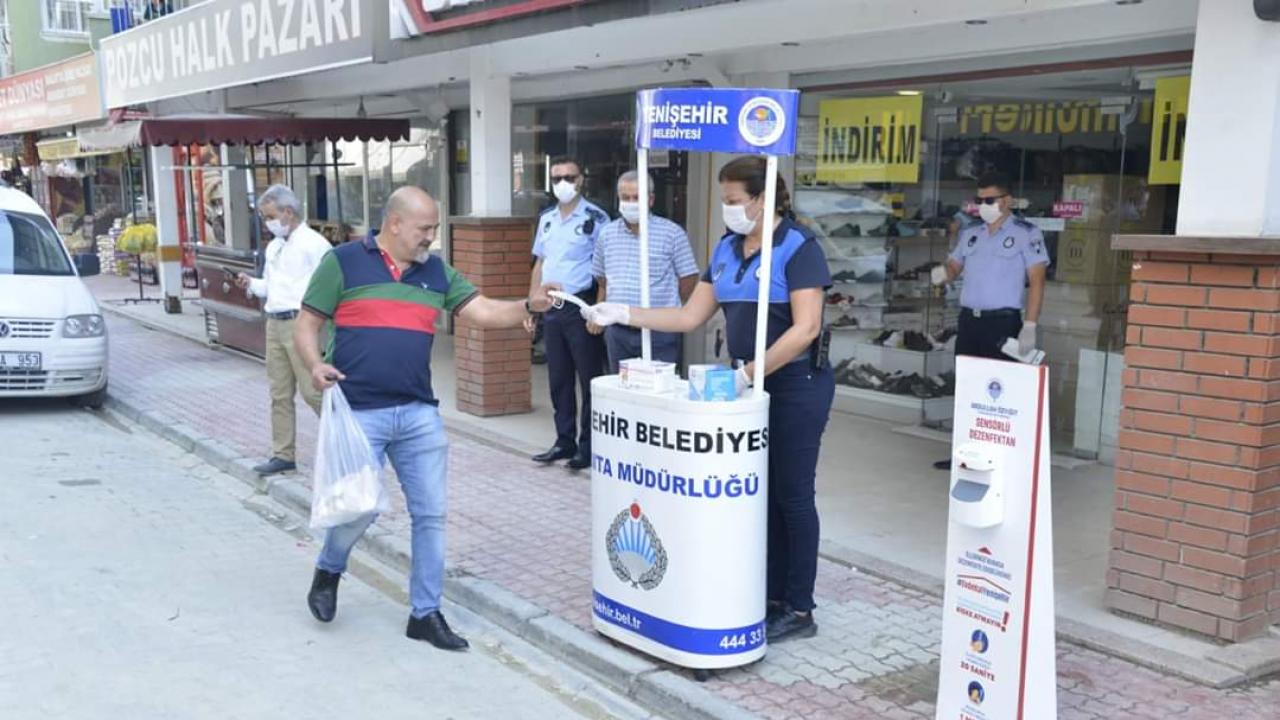 Yenişehir Belediyesi maske dağıtımını sürdürüyor