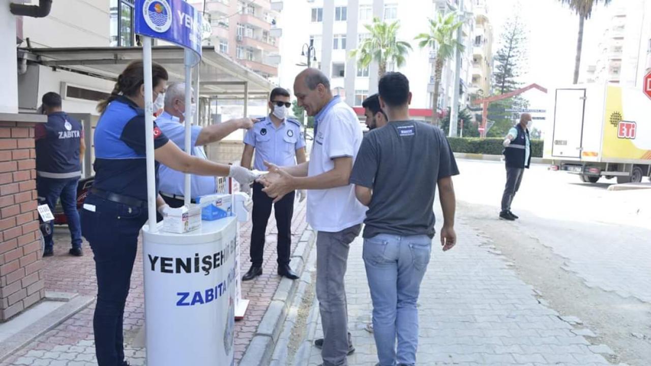 Yenişehir Belediyesi maske dağıtımını sürdürüyor