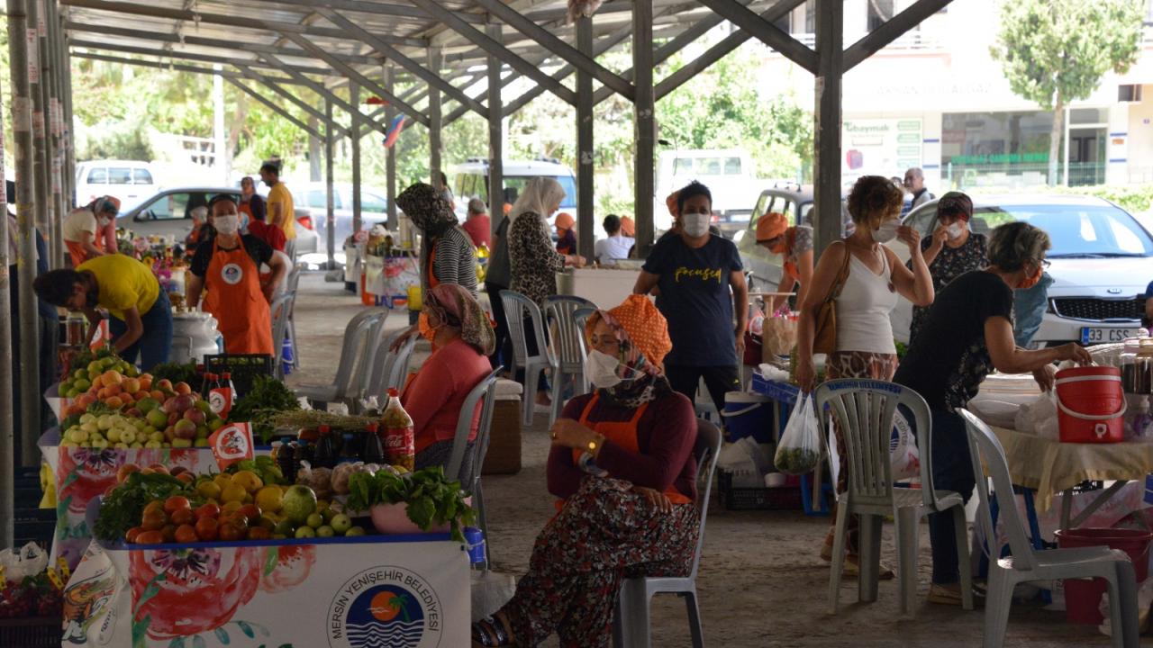 Üretici kadınlar hem kazanıyor hem eğleniyor