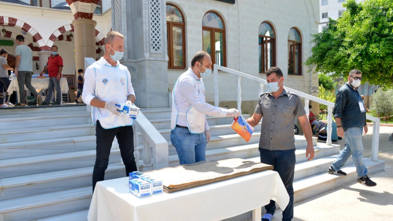 Yenişehir Belediyesinden namaz öncesi seccade ve maske