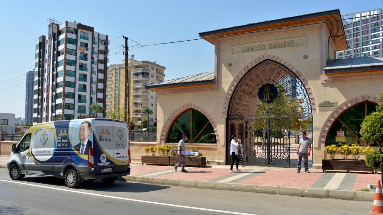 İbadethane girişlerine ayak pedallı dezenfeksiyon cihazı