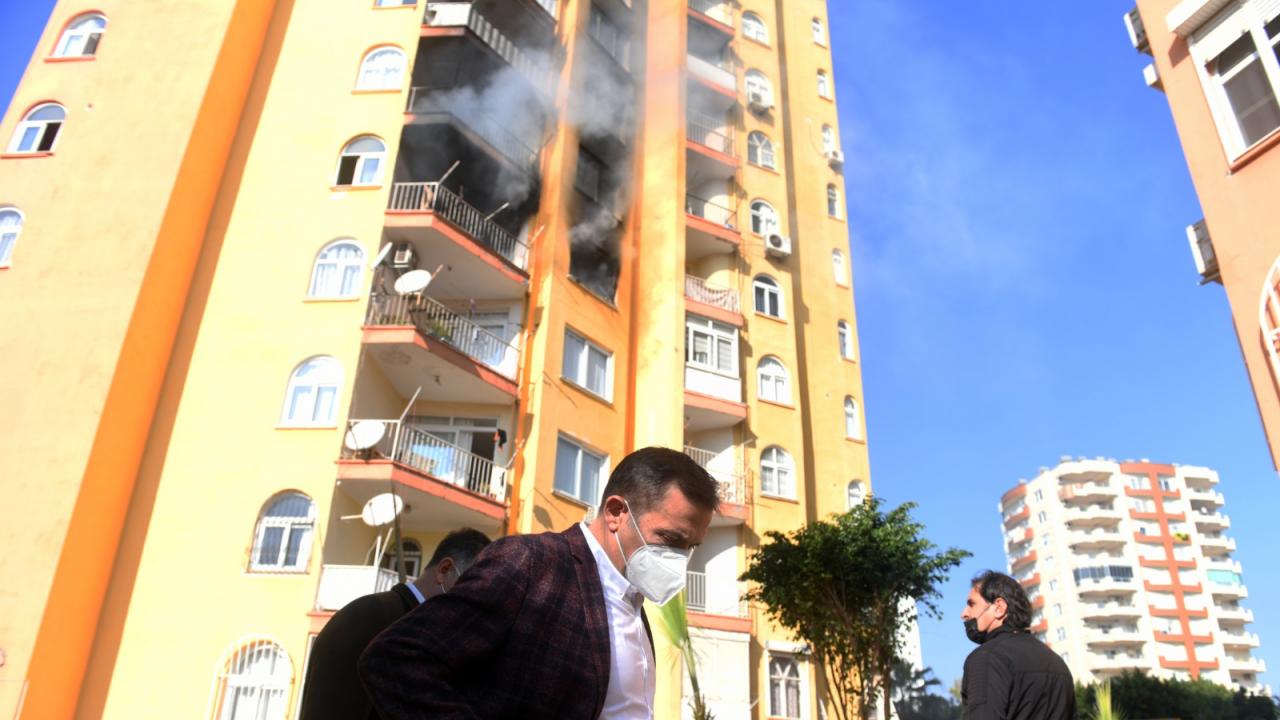 Yenişehir Limonluk Mahallesi Denizay sitesinde çıkan yangın korku yarattı