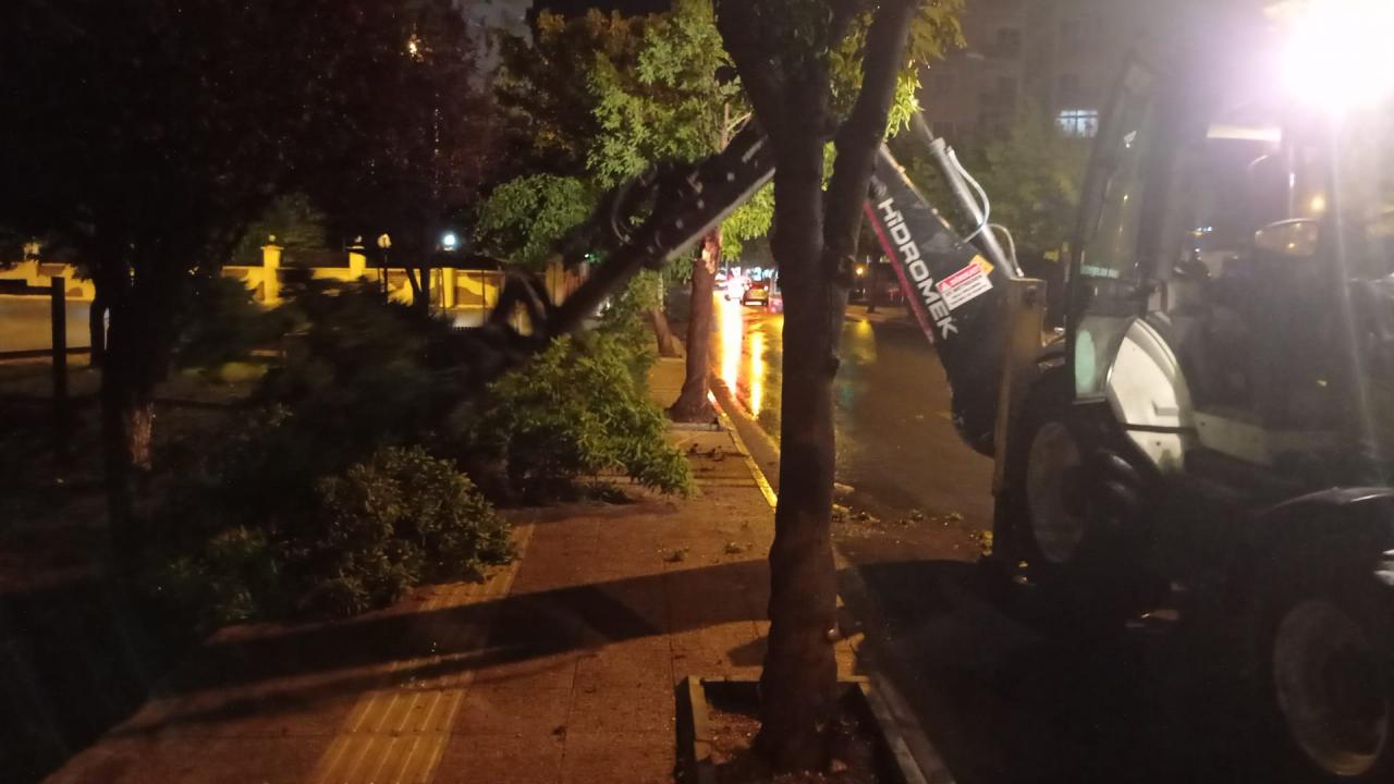 Yenişehir Belediyesi hasar tespit çalışması yapıyor