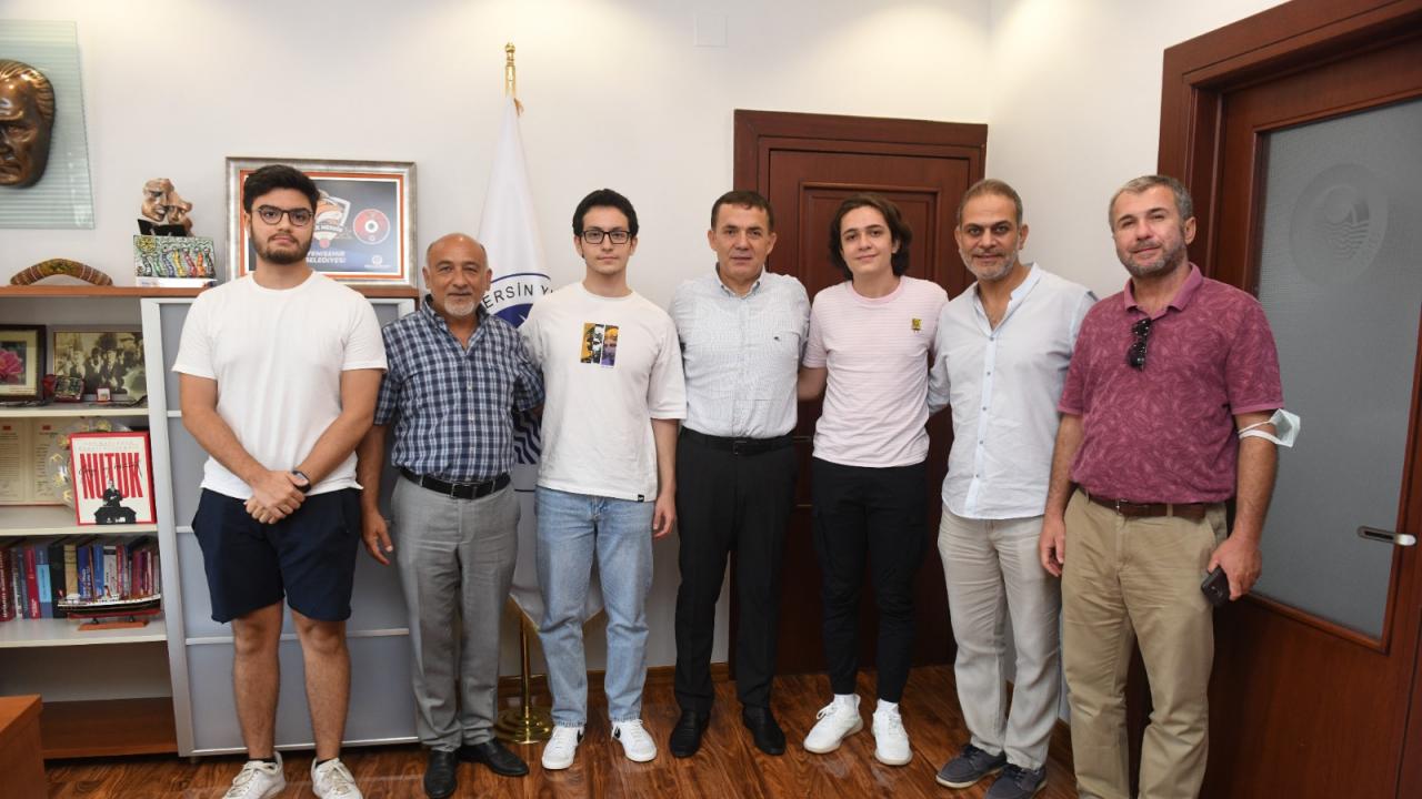 Başkan Özyiğit, Yenişehir’in gururu gençleri ağırladı  