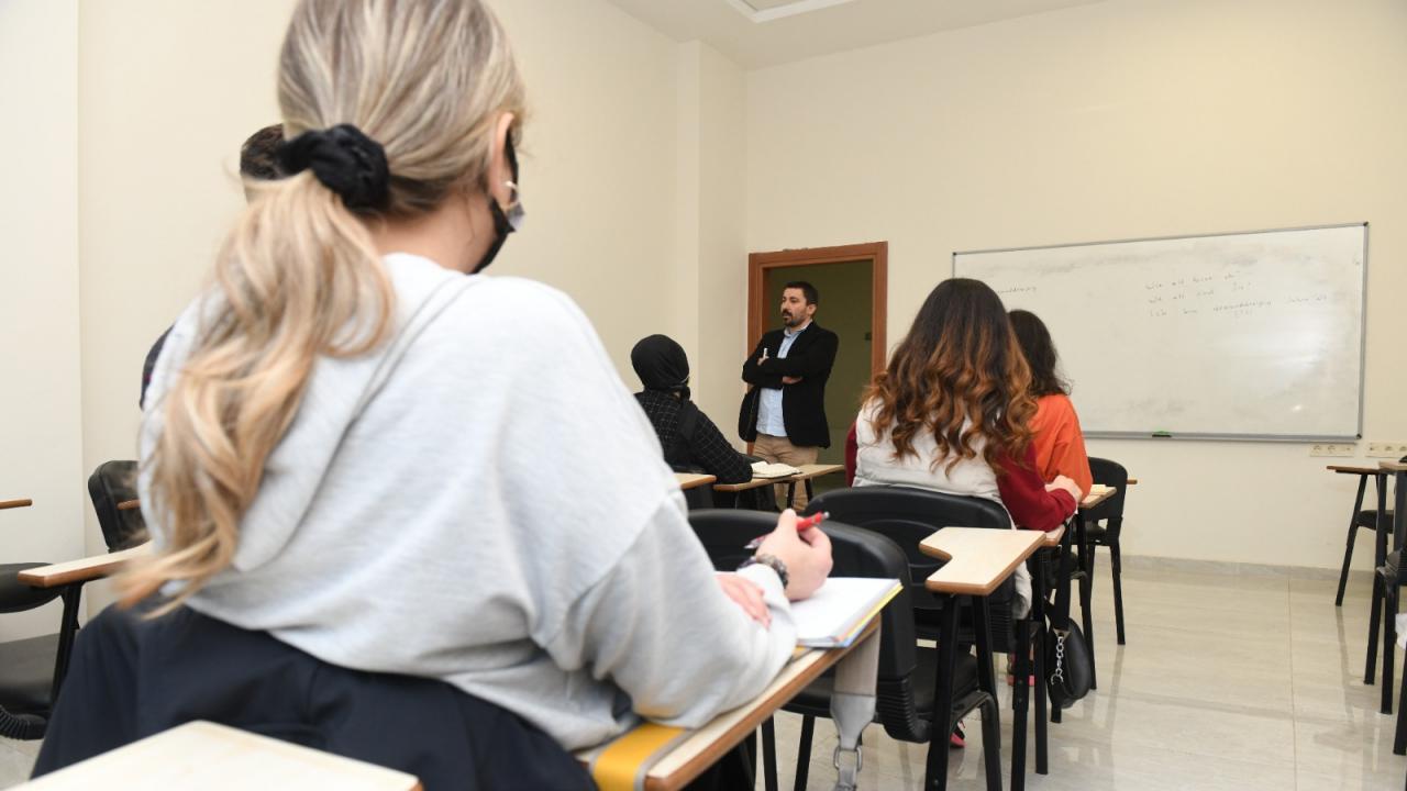 Yenişehir Belediyesinin ücretsiz dil kursları devam ediyor