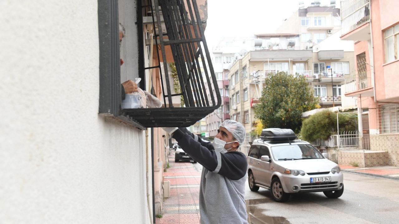 Yenişehir Belediyesinden evlere ücretsiz sıcak yemek hizmeti