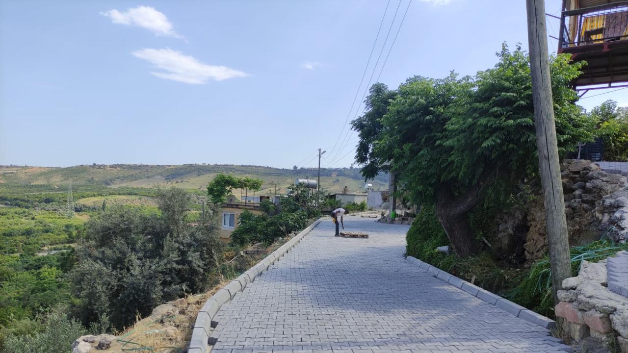 Yenişehir Belediyesi yol yapım çalışmalarına kırsalda da devam ediyor 