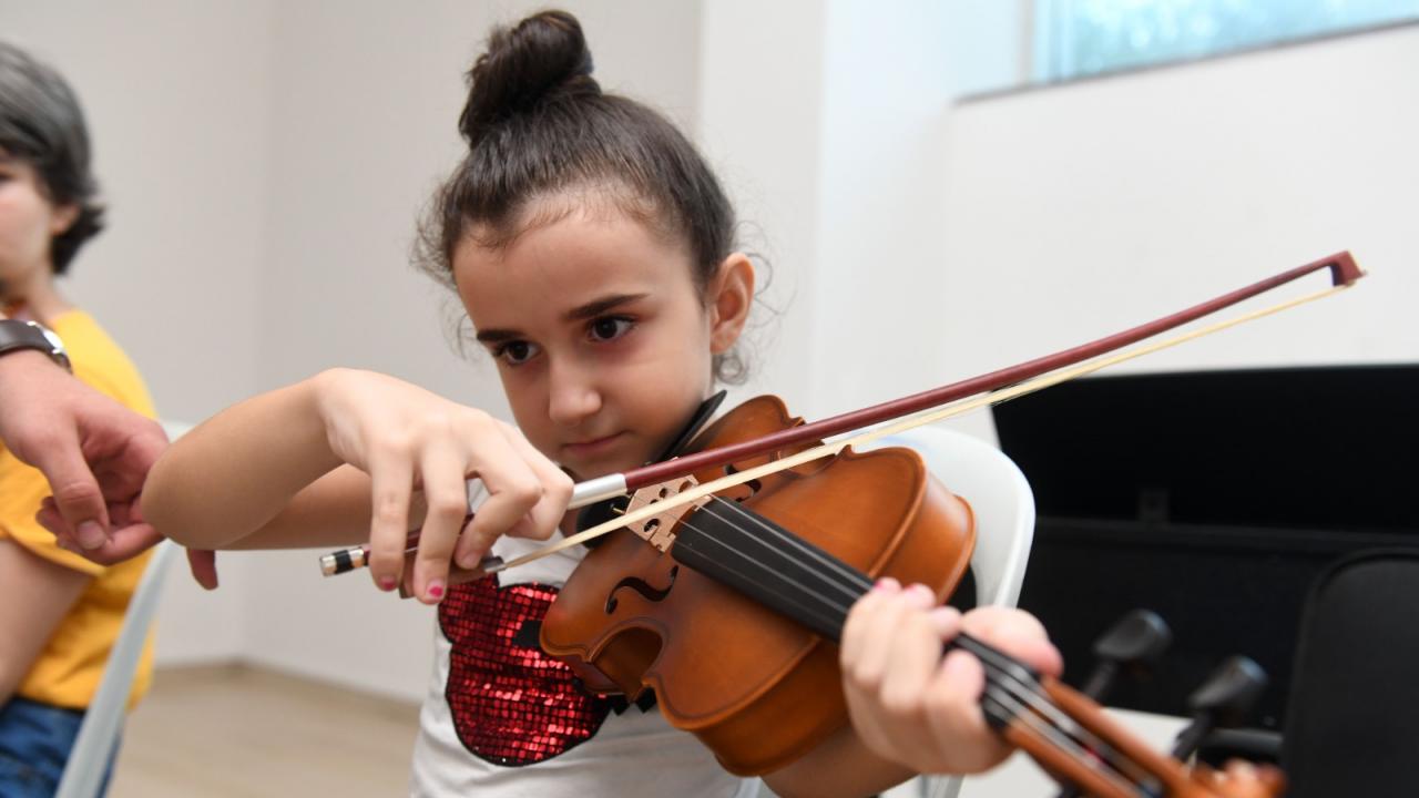 Yenişehir Belediyesi yaz okulu sanat kursları başladı