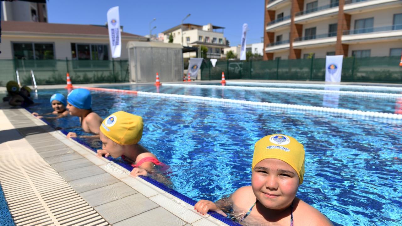 Yenişehir Belediyesinin ücretsiz yüzme kursları başladı