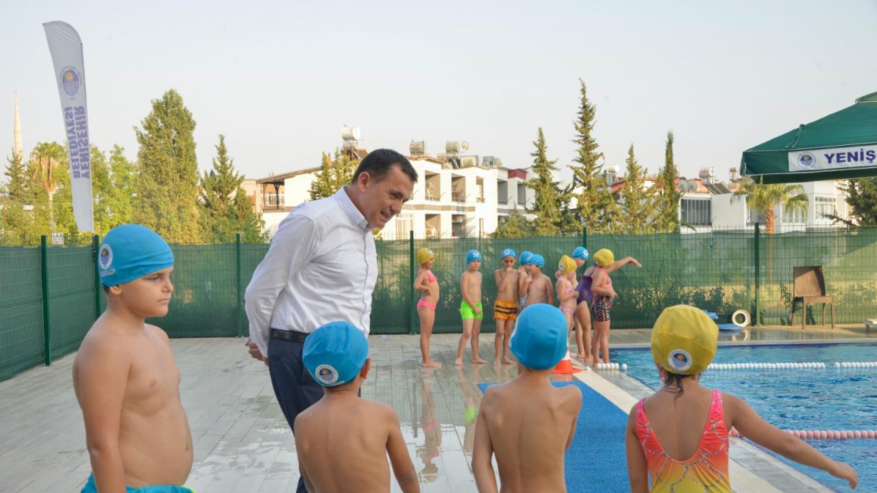 Yenişehir'de yüzlerce çocuk yüzme öğrendi