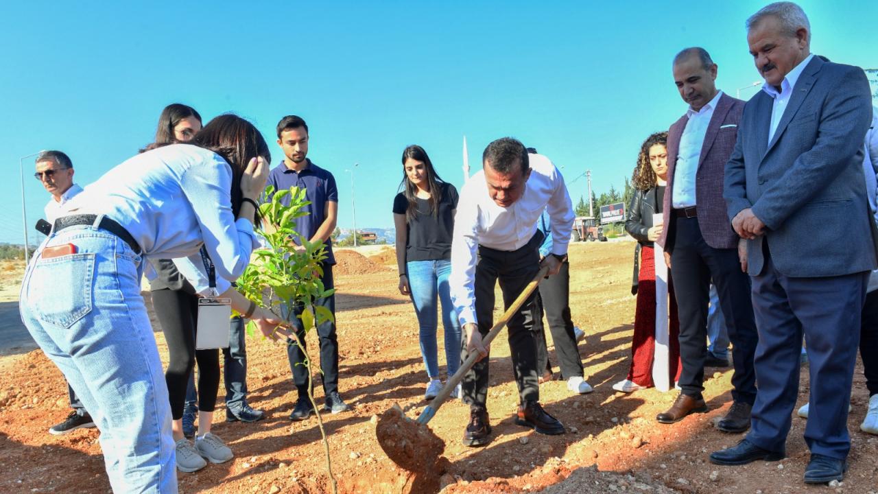 Başkan Özyiğit, “Yenişehir’de yeşil alan sayısını arttırdık”