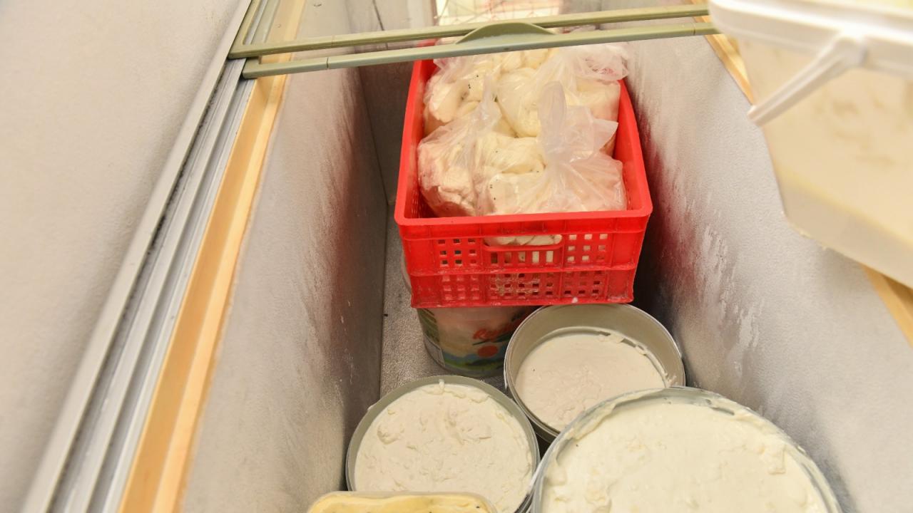 Yenişehir Belediyesinden kaçak peynir imalathanesine baskın