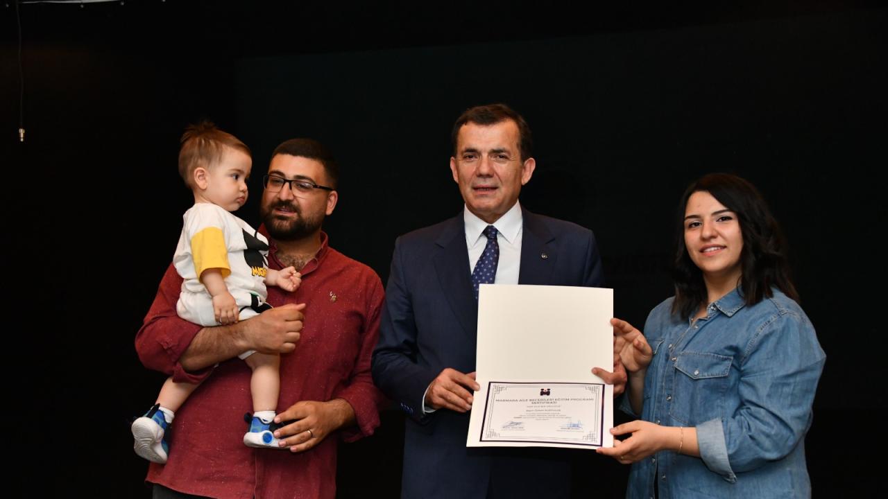 Yenişehir Belediyesi ebeveynleri eğiterek, çocuklara destek veriyor