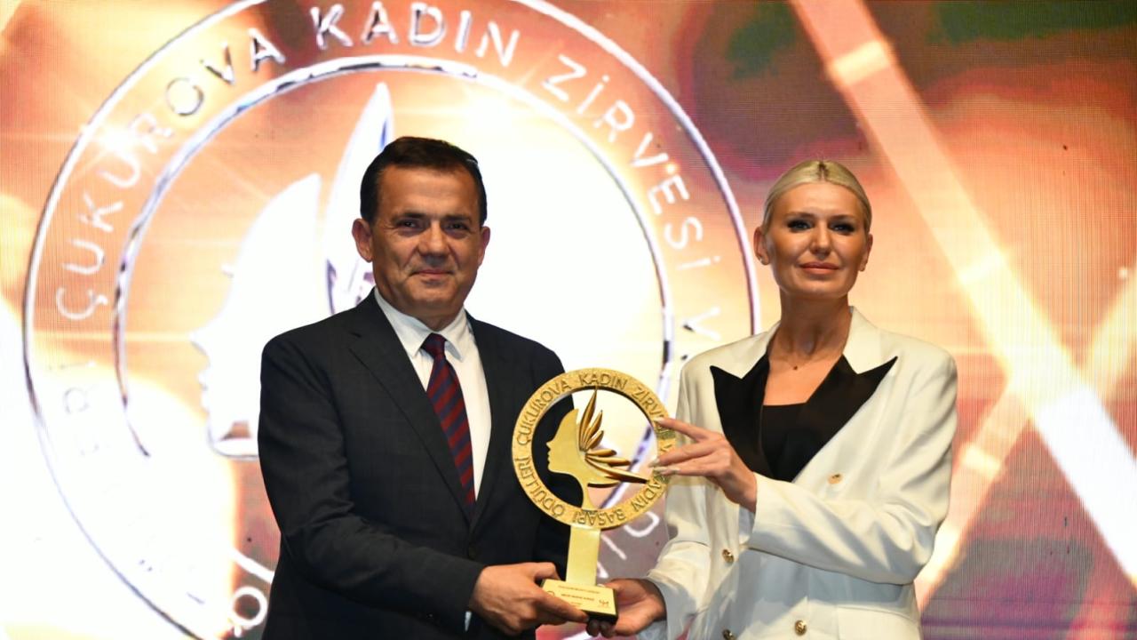 Başkan Özyiğit’e “Yılın En Çok Kadın Yönetici İstihdamı Sağlayan Belediye” ödülü