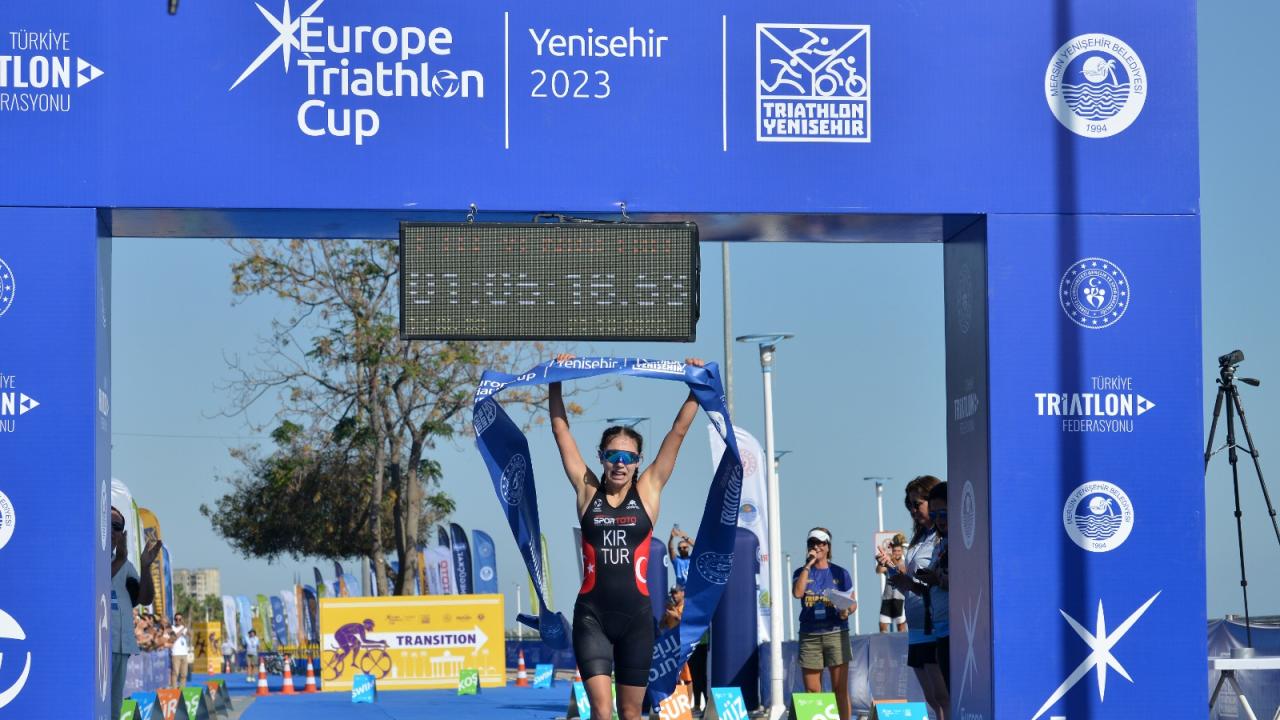 Yenişehir Avrupa Triatlon Kupası'nda milli triatlet Selinay Tuğçe Kır altın madalya kazandı