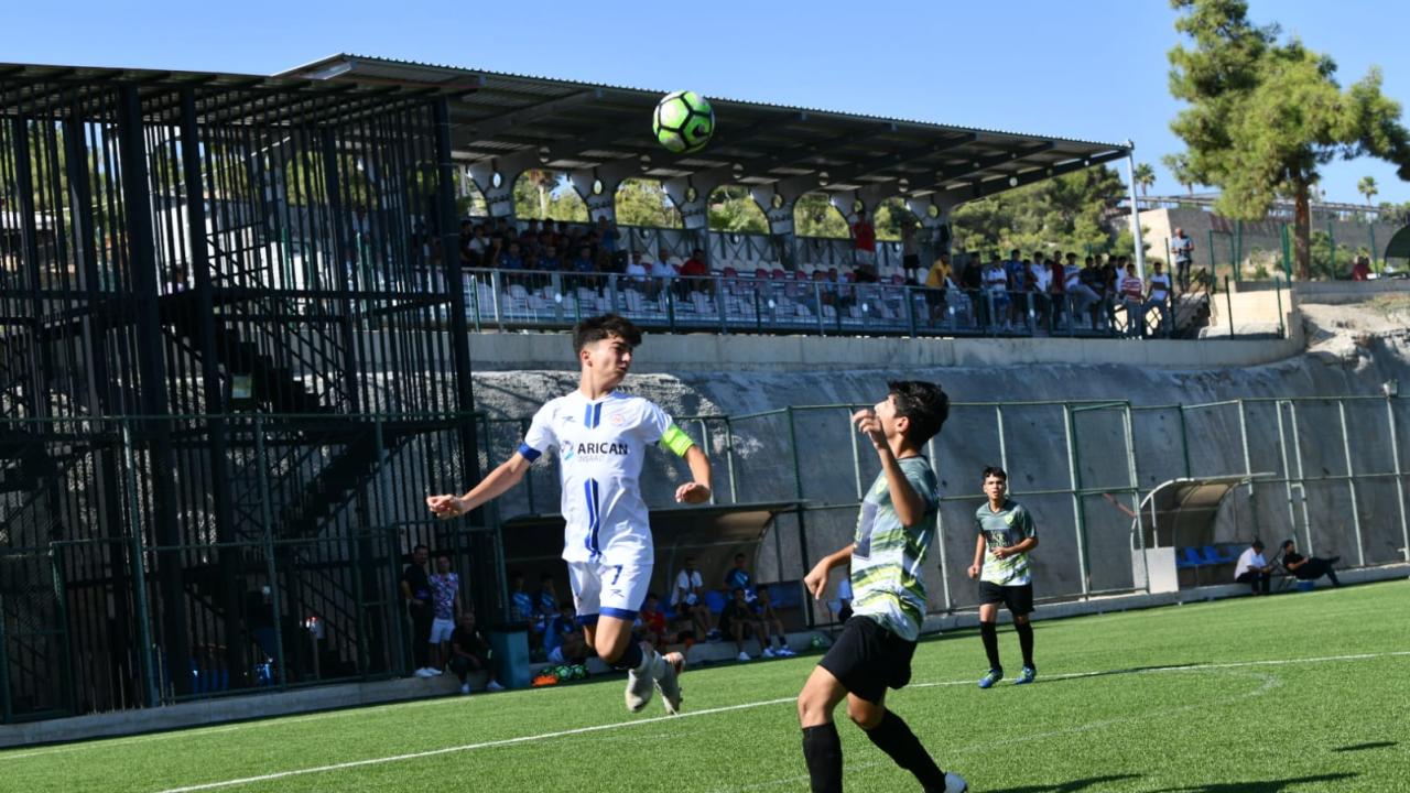 Yenişehir Belediyesi U16 Futbol Takımı namağlup lider