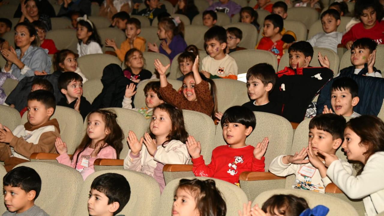 Yenişehirli çocuklar tiyatro oyunuyla hem eğlendi hem de atık yönetimi öğrendi