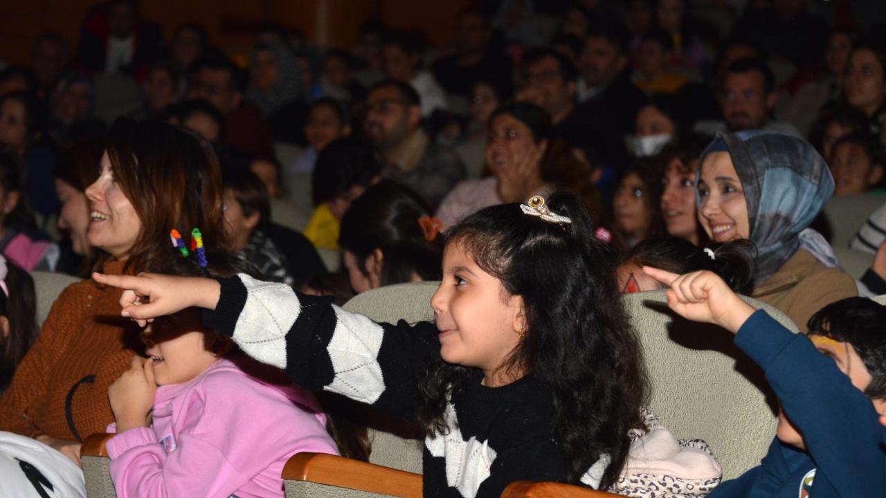 Yenişehir Belediyesinin çocuk oyunları festivaline yoğun ilgi 