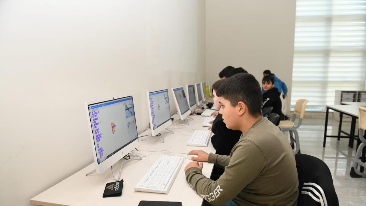 Yenişehir Belediyesinden çocuklara blok tabanlı yazılım kursu