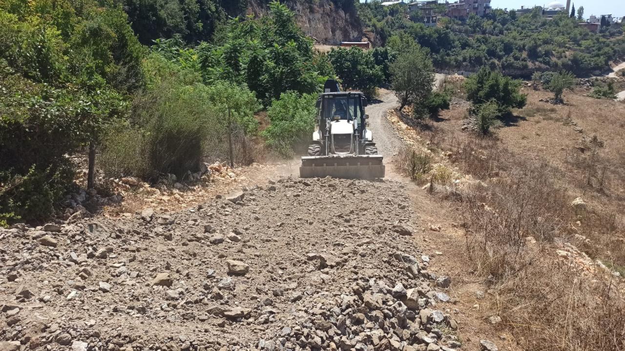 Yenişehir Belediyesi kırsal mahallerde yol açma çalışmalarını sürdürüyor