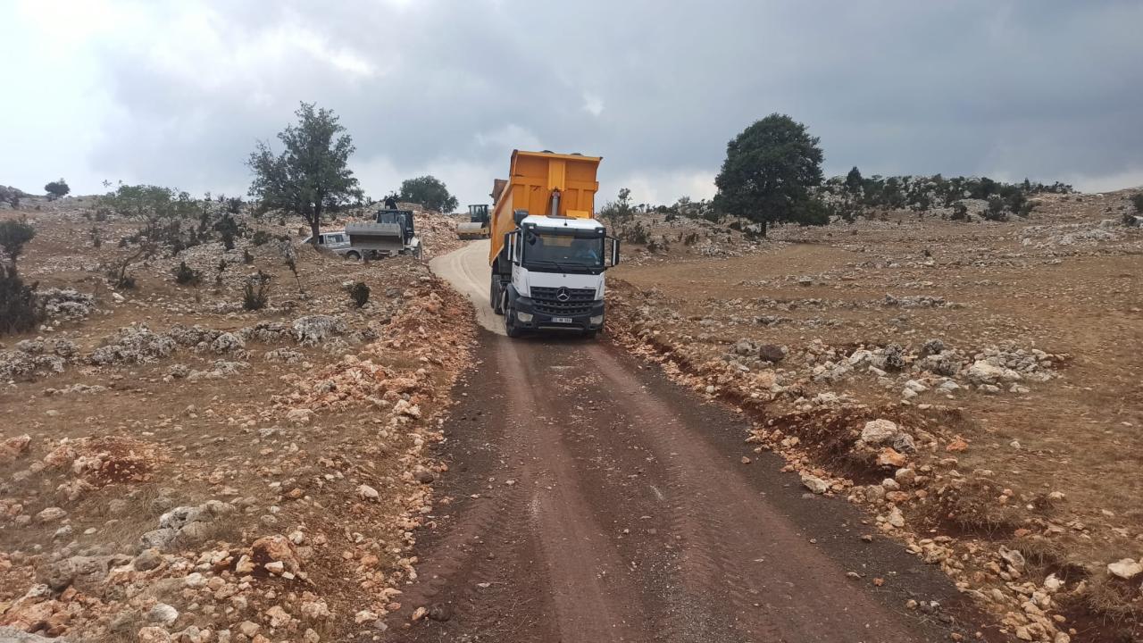 Yenişehir Belediyesi kırsal mahallerde yol açma çalışmalarını sürdürüyor