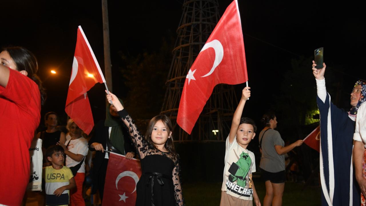 Yenişehir Belediyesi bayramın coşkusunu sokaklara taşıdı