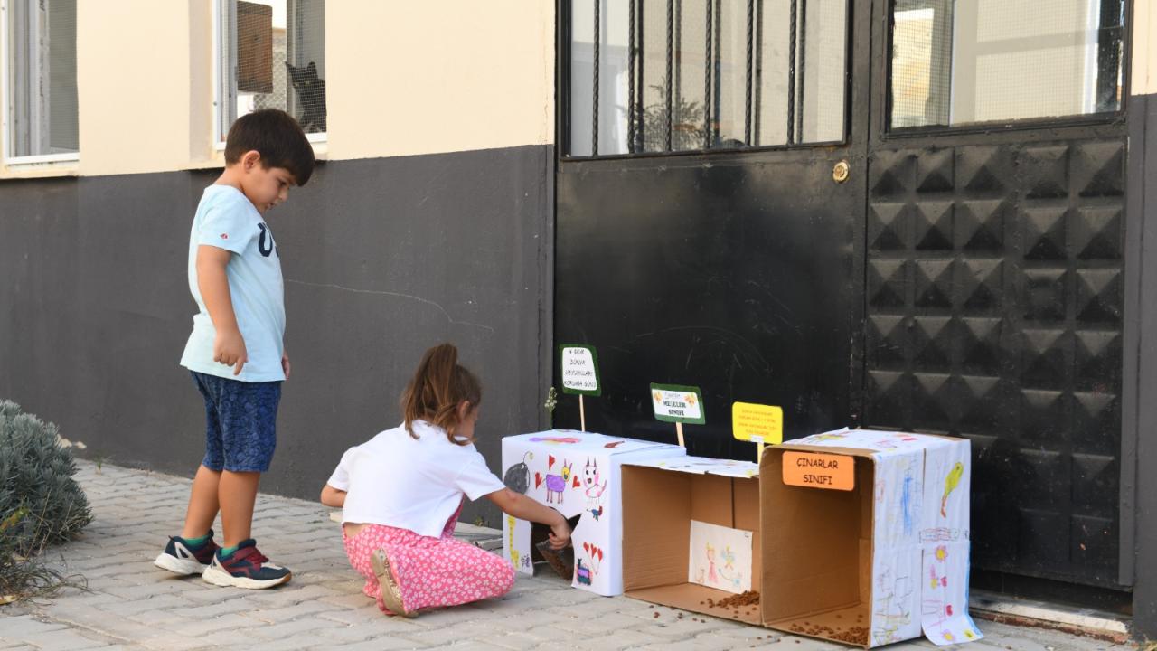 Çocuklar Yenişehir Belediyesinin hayvan bakımevini gezdi