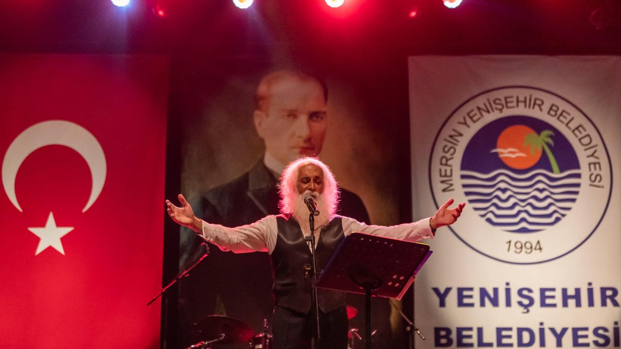 Yenişehir Belediyesi Cumhuriyet Bayramı'nda Suavi'yi Mersinlilerle buluşturdu 