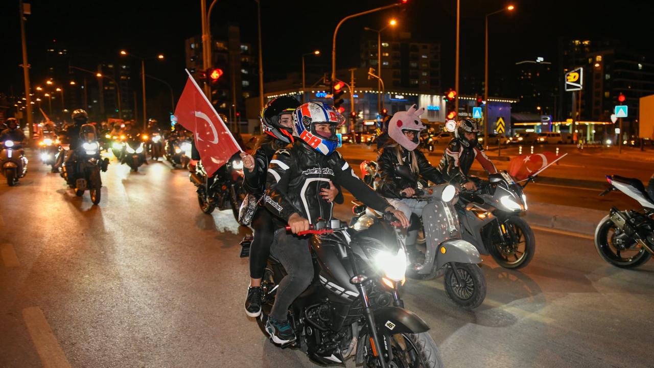 Yenişehir Belediyesi Cumhuriyet Korteji düzenledi