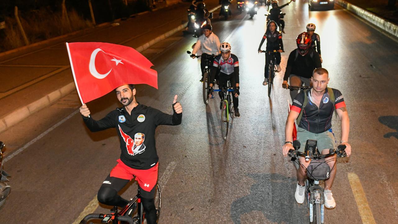 Yenişehir Belediyesi Cumhuriyet Korteji düzenledi