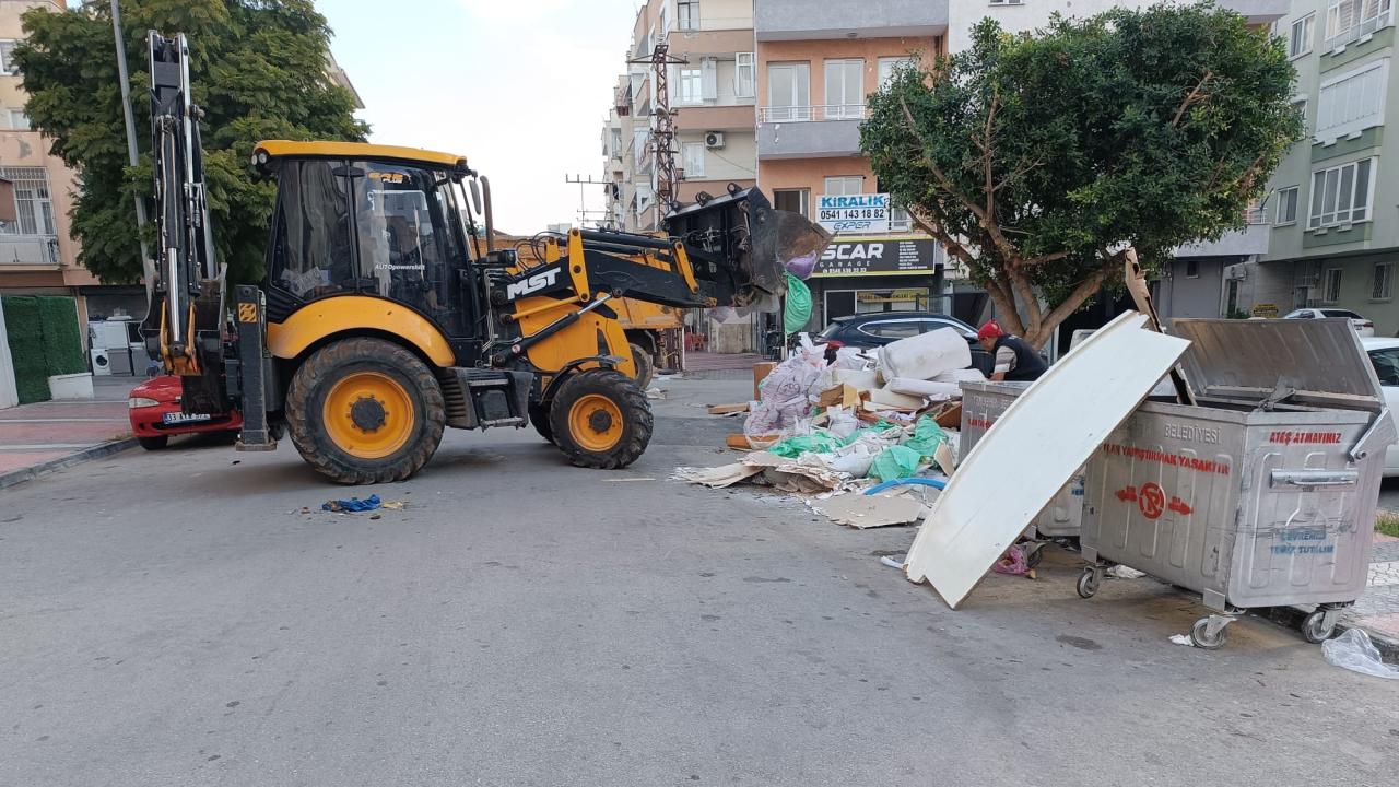 Yenişehir Belediyesi budama ve moloz atıklarını periyodik olarak topluyor