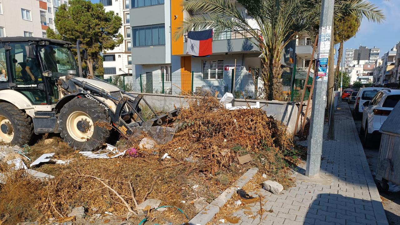 Yenişehir Belediyesi budama ve moloz atıklarını periyodik olarak topluyor