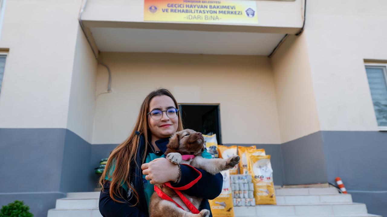 Hayvanseverlerden Yenişehir Belediyesinin bakımevine mama desteği