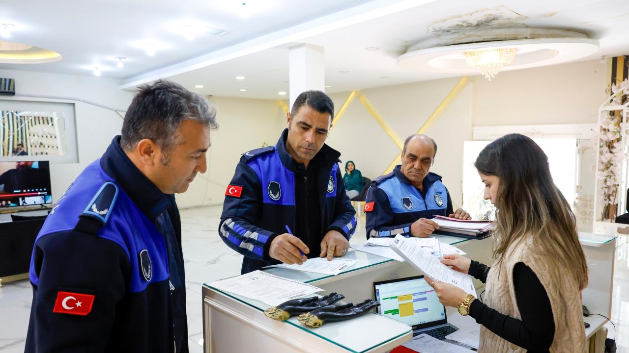 Yenişehir Belediyesi güzellik merkezlerinde denetimlerini sürdürüyor