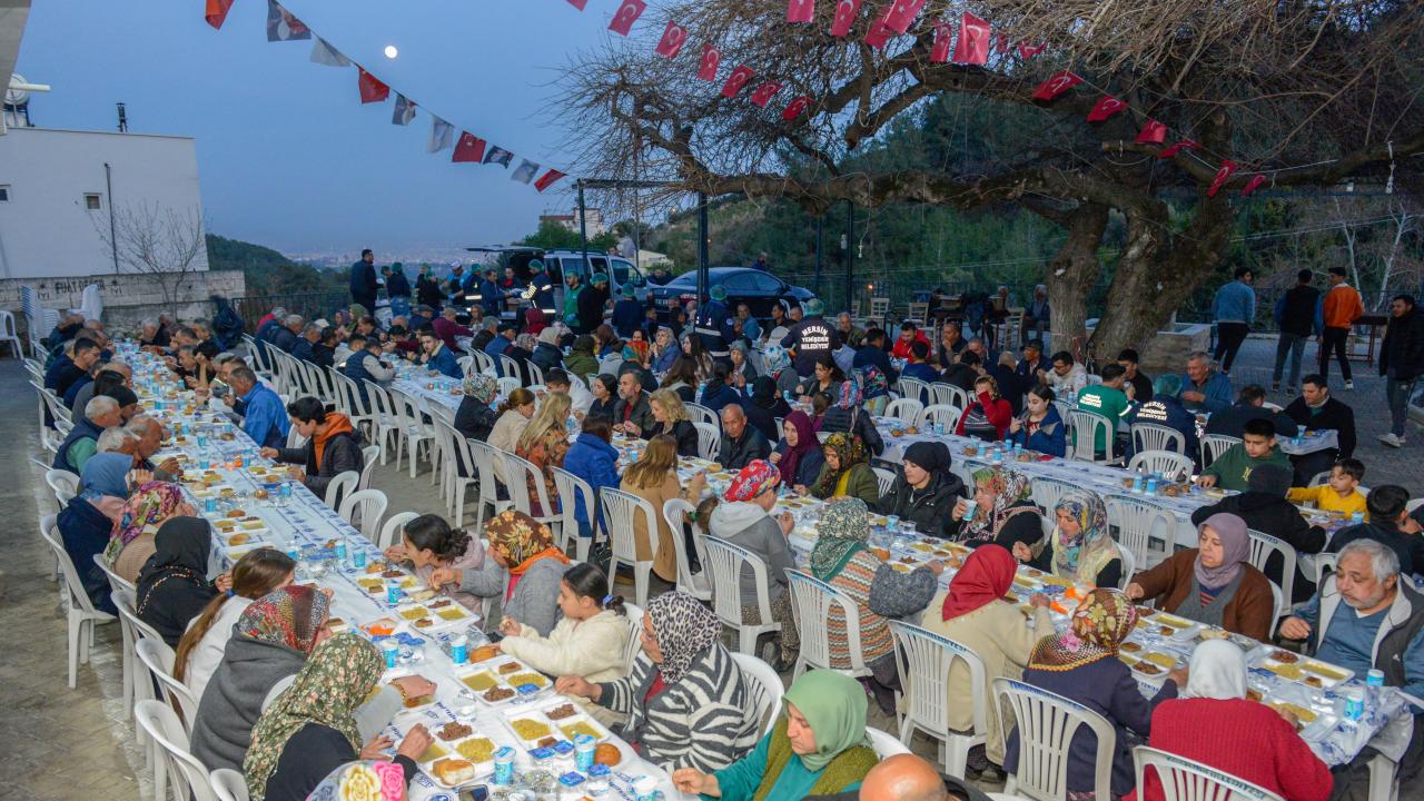 Başkan Abdullah Özyiğit, Yenişehirli vatandaşlarla iftar sofrasında buluştu