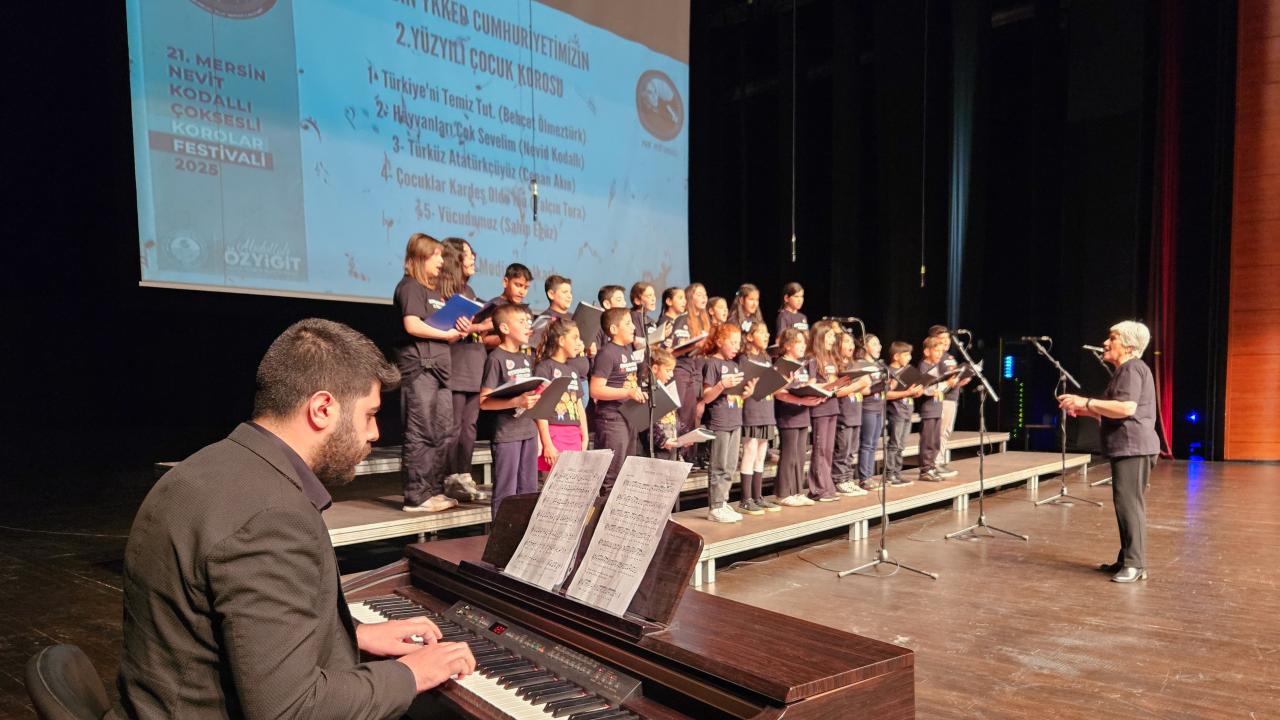 21. Nevit Kodallı Çoksesli Korolar Festivali’nde 7 şehirden 1800 korist sahne aldı