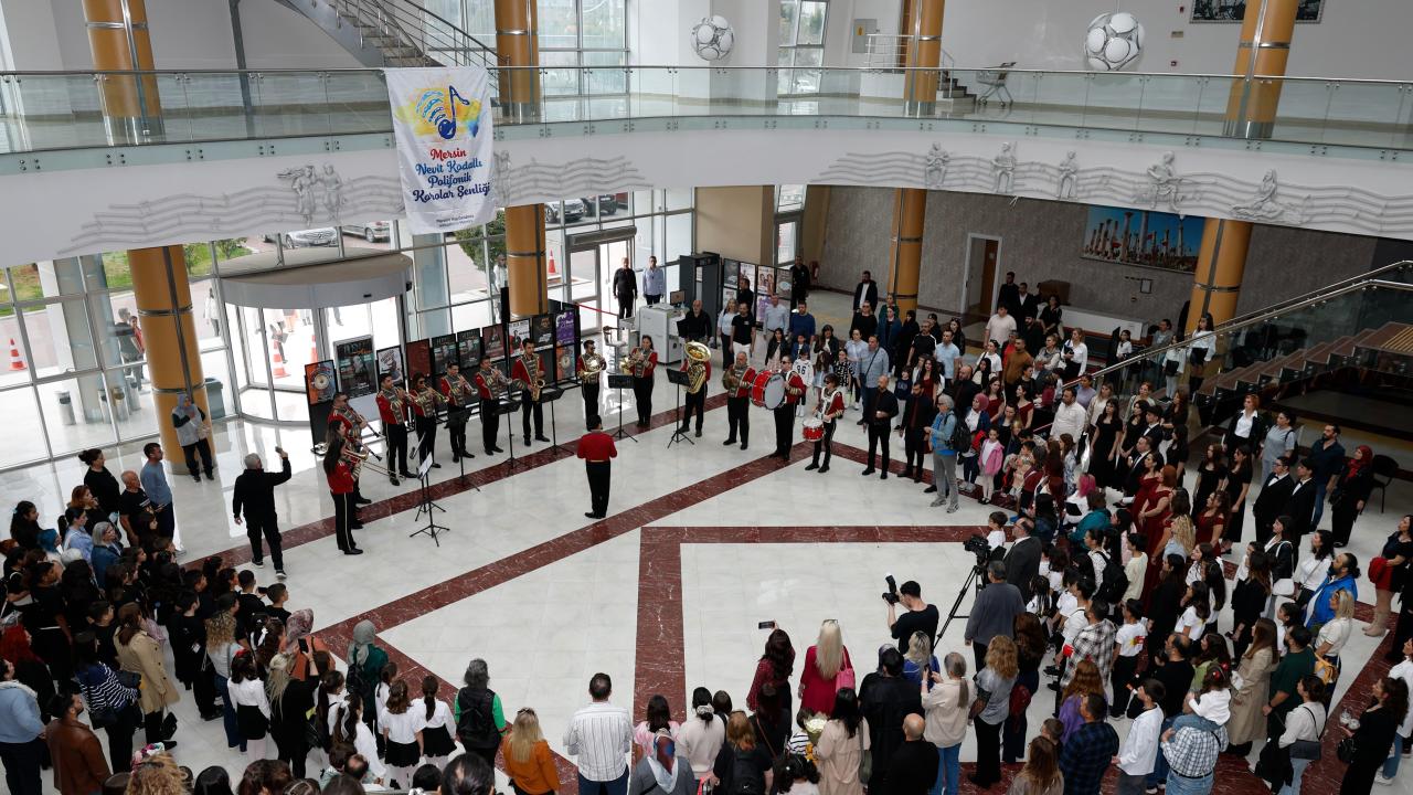 21. Nevit Kodallı Çoksesli Korolar Festivali’nde 7 şehirden 1800 korist sahne aldı