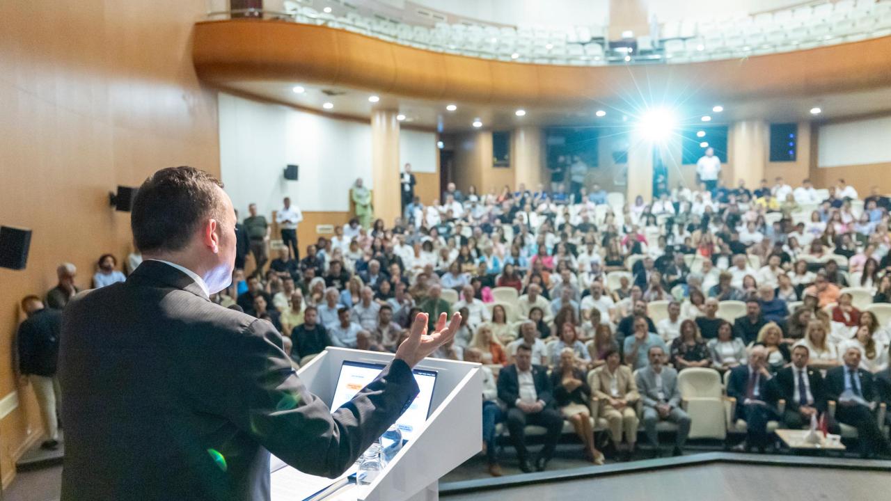 Başkan Özyiğit “Eğriçam’daki kentsel dönüşüm projemiz 6 yıldır imza bekliyor”