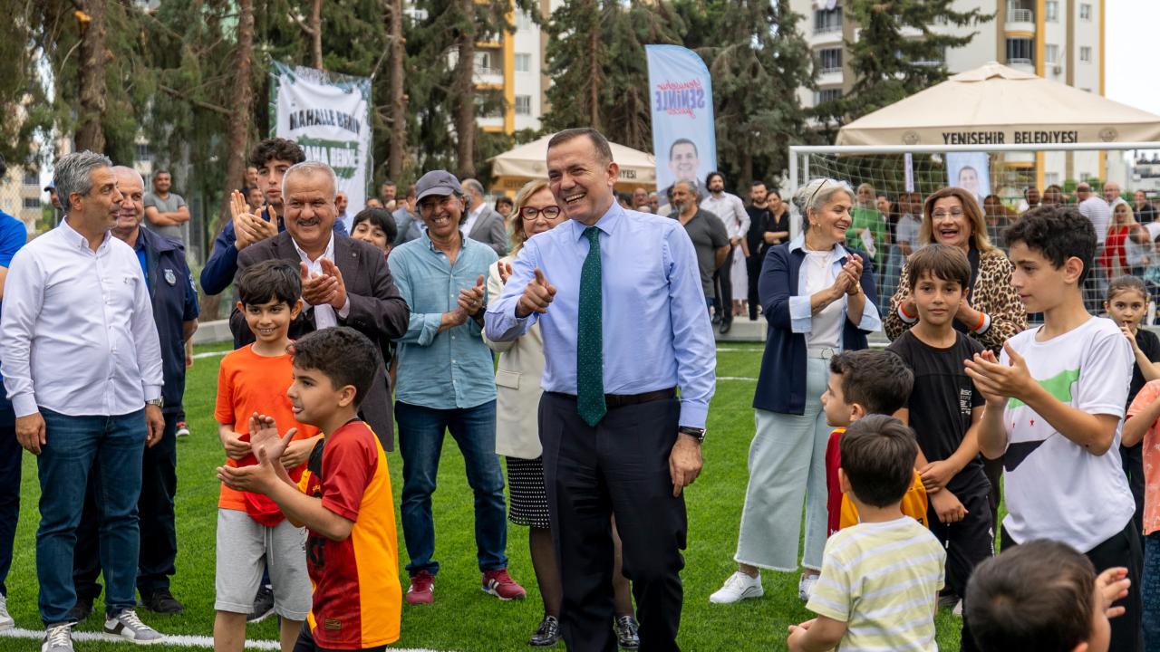 Başkan Özyiğit, çocukların halı saha talebini geri çevirmedi