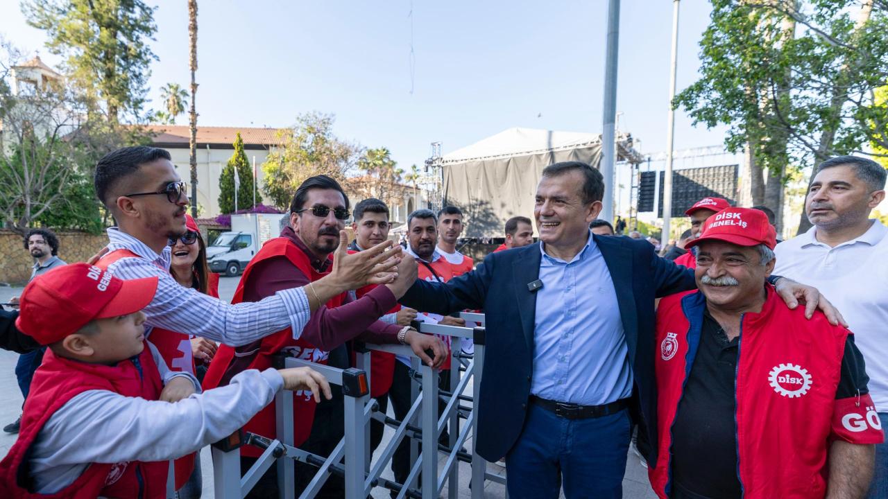 Başkan Abdullah Özyiğit, 1 Mayıs’ta emekçilerle yürüdü