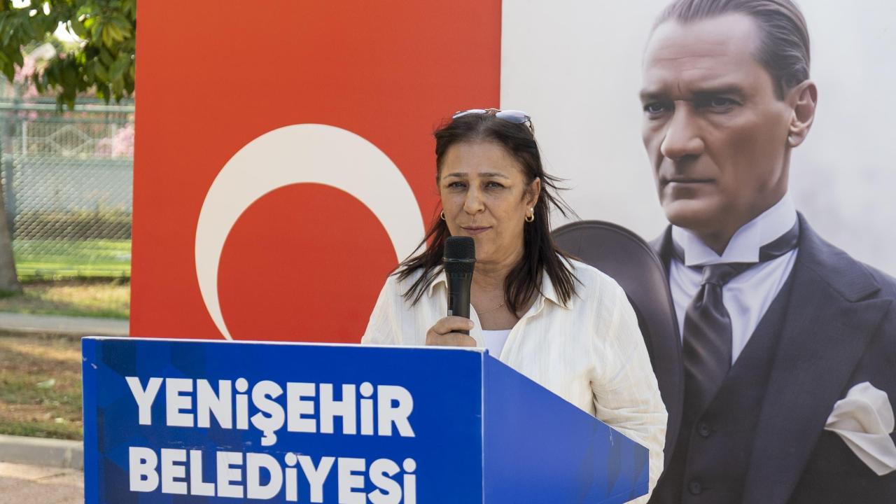 Yenişehir Belediyesi çocuklar için mahallelerde  halı saha açmaya devam ediyor