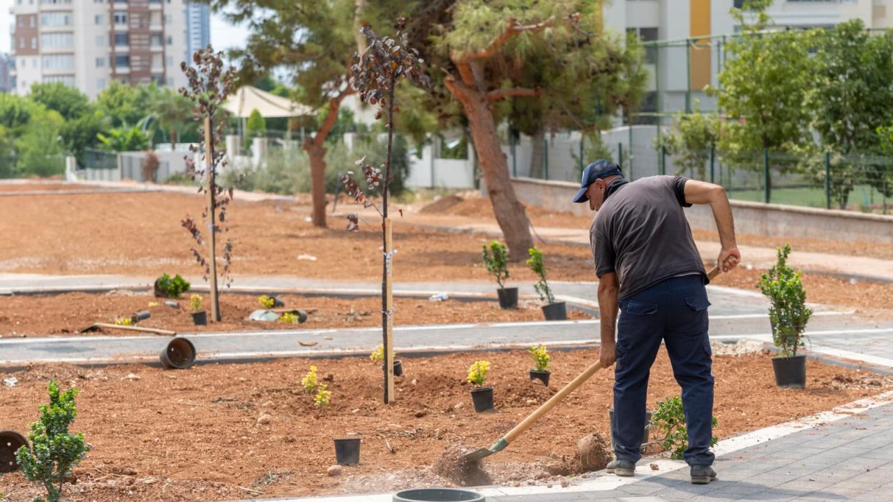 Yenişehir Belediyesi kenti yeşillendirmeye devam ediyor
