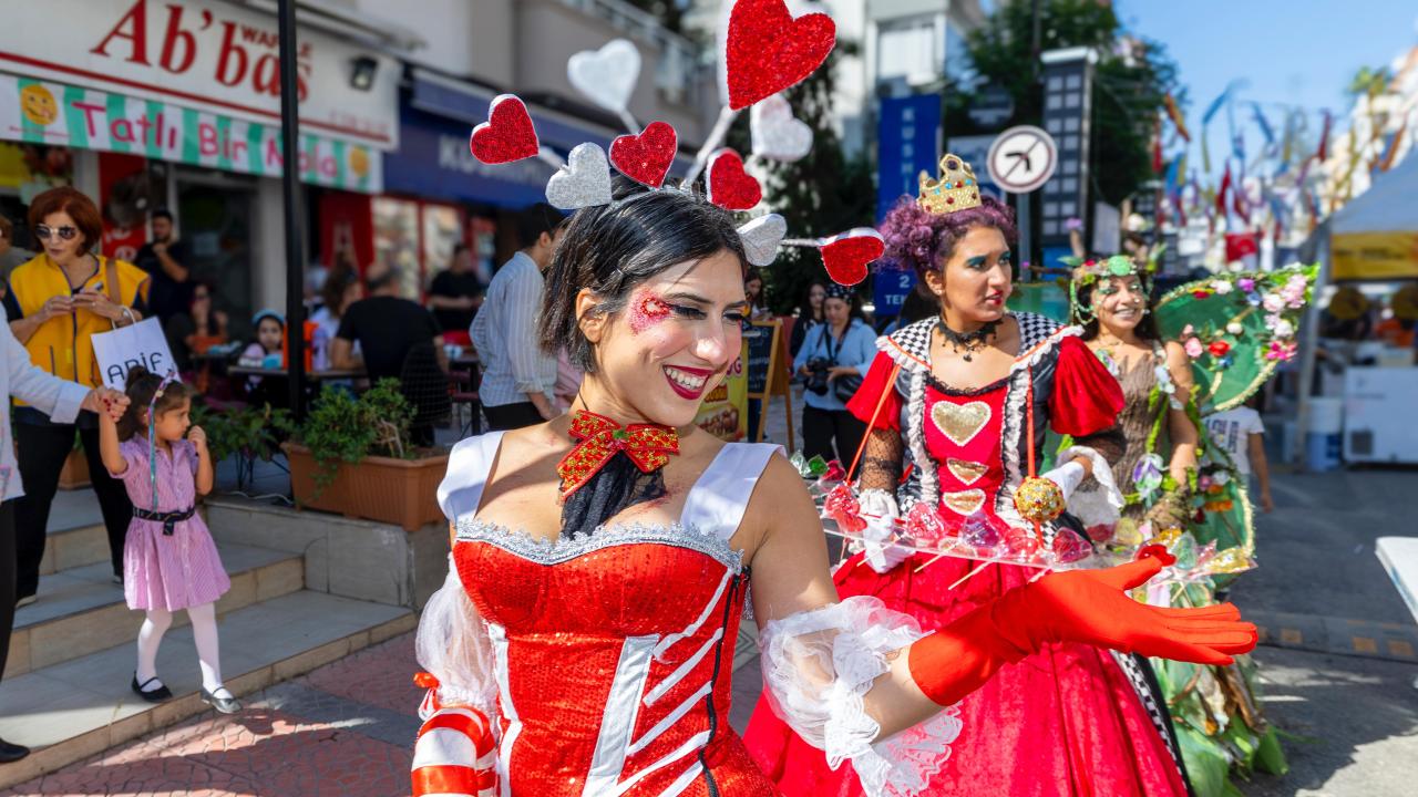 Yenişehir sokak sanatçıları festivaliyle renklendi