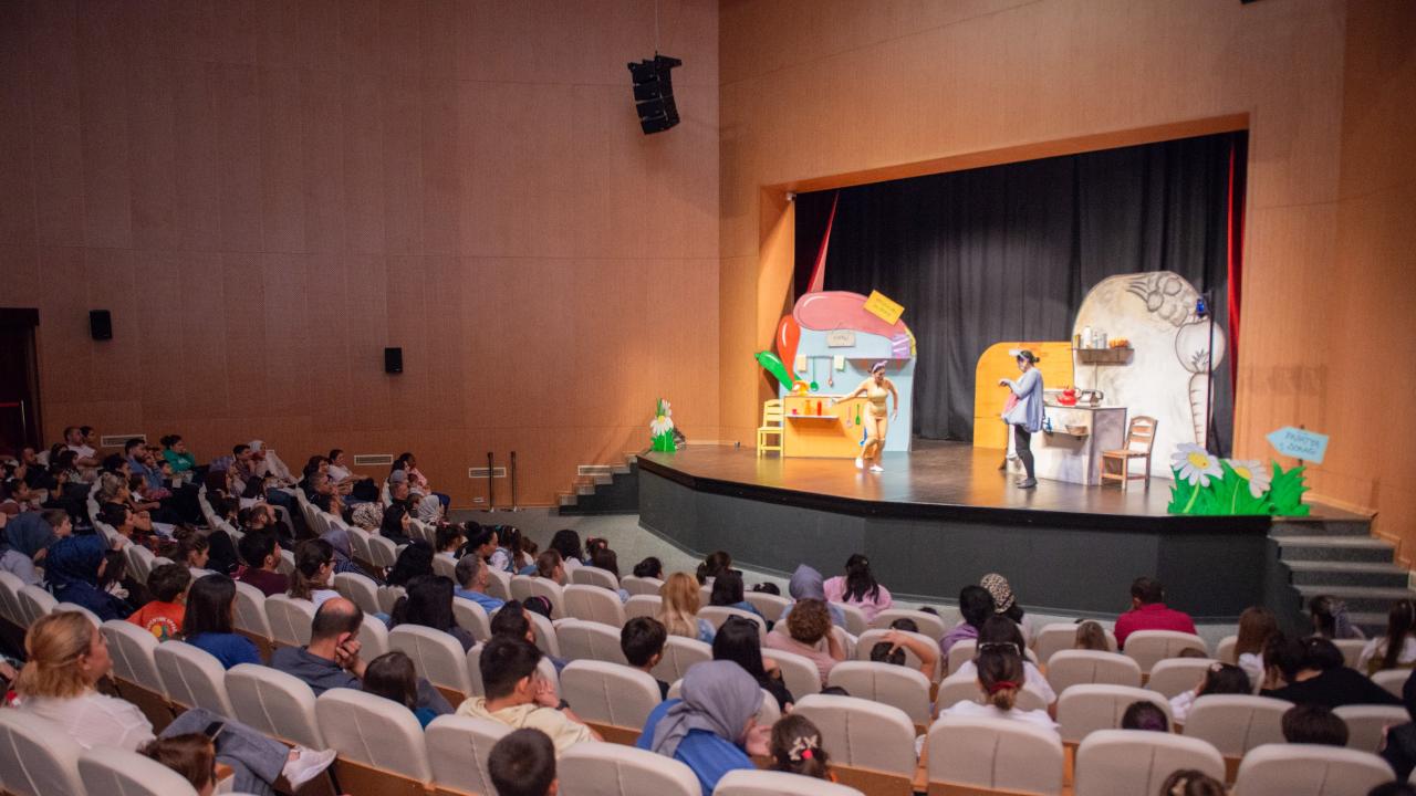 5. Yenişehir Komedi Oyunları Festivali binlerce sanatseveri ağırladı