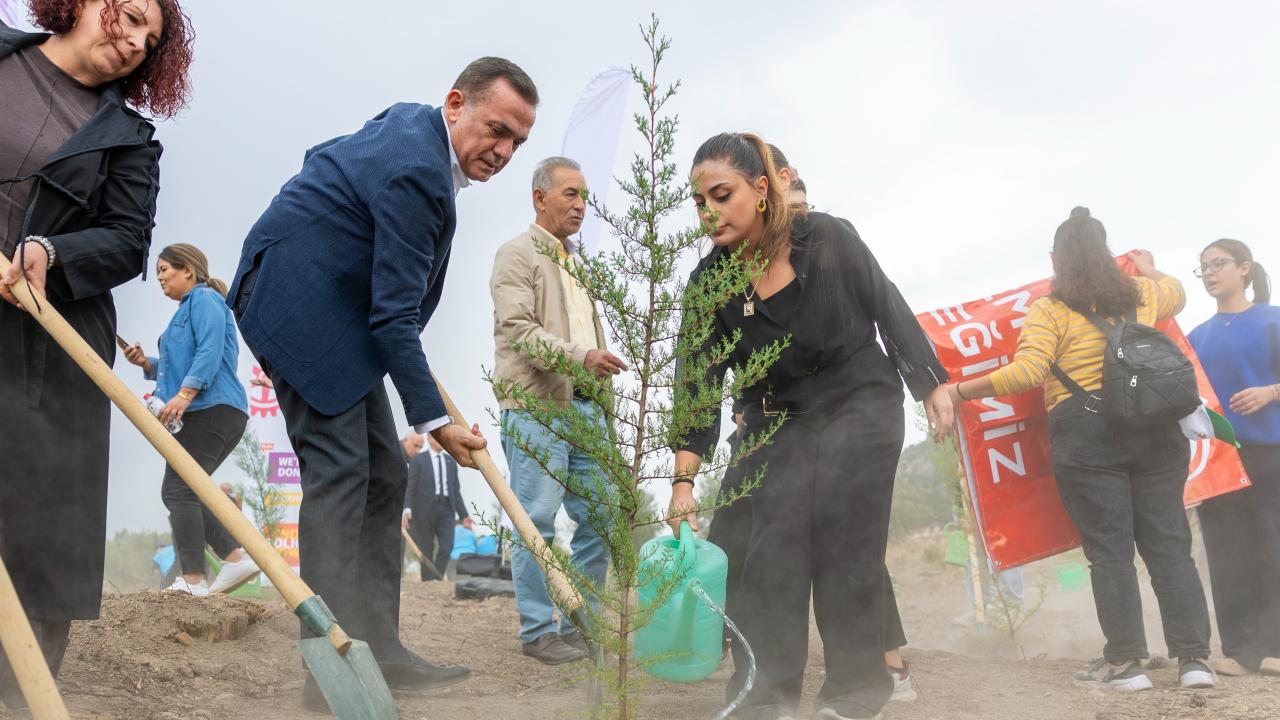 Başkan Özyiğit, Emirler’deki yeşil seferberliğe katıldı