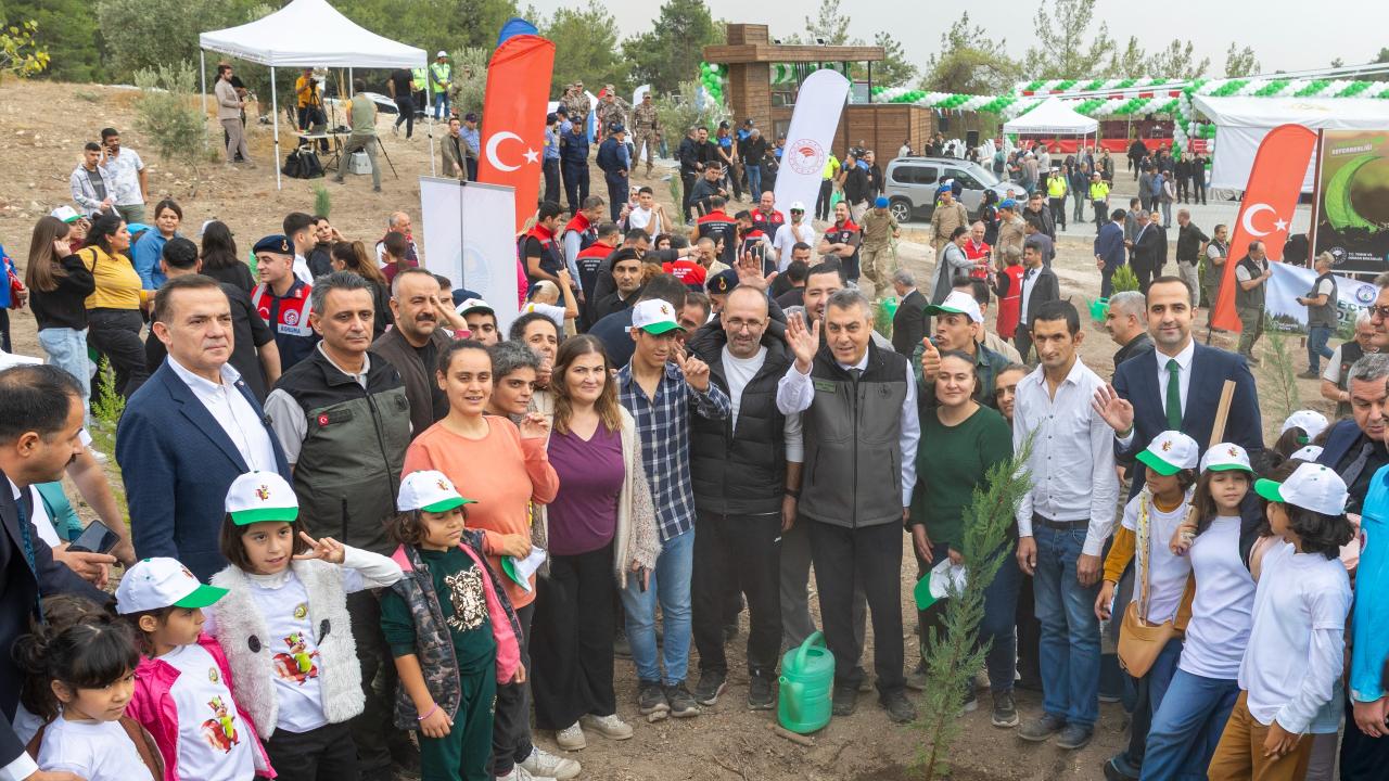 Başkan Özyiğit, Emirler’deki yeşil seferberliğe katıldı